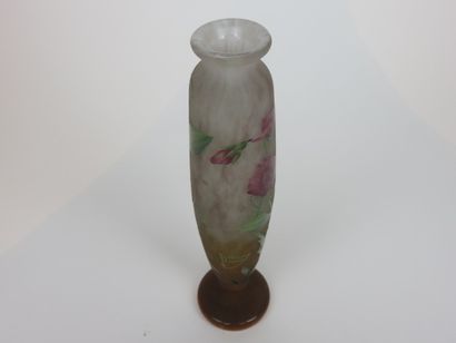 DAUM

Vase soliflore en verre à décor dégagé...
