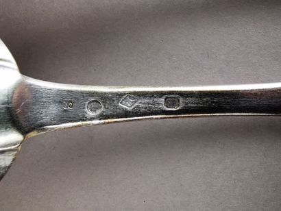 ENSEMBLE DE COUVERTS DE TABLE (13 pièces)...