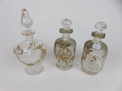 Paire de flacons et suite de dix verres à...