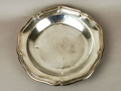 PLAT en argent. PARIS, attribué à François-Julien...