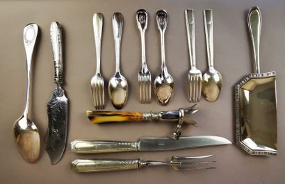 MENAGERE DE TABLE en argent (98 pièces)....