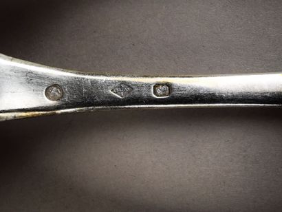 ENSEMBLE DE COUVERTS DE TABLE (13 pièces)...