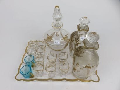 Paire de flacons et suite de dix verres à...
