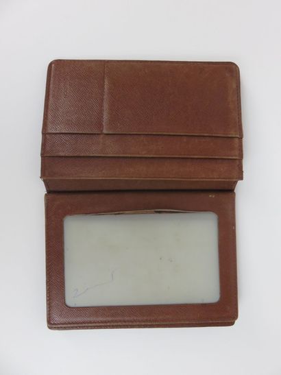 LOUIS VUITTON

Portefeuille, porte document,...