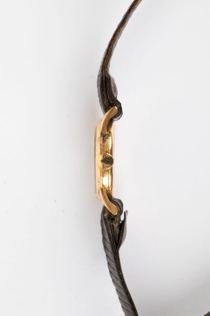 ETERNA 

Montre bracelet, boîtier rond à...