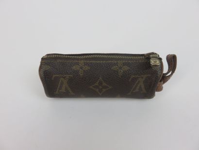 LOUIS VUITTON

Portefeuille, porte document,...