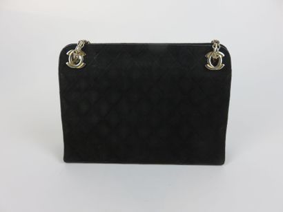 
CHANEL

Sac matelassé noir

19x26.5x9 c...