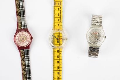 SWATCH 

Lot de trois montres, neuves de...