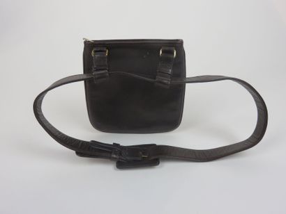 CHANEL

Ceinture en cuir marron 

15x15c...