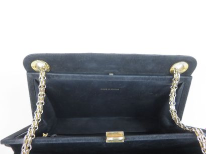 
CHANEL

Sac matelassé noir

19x26.5x9 c...