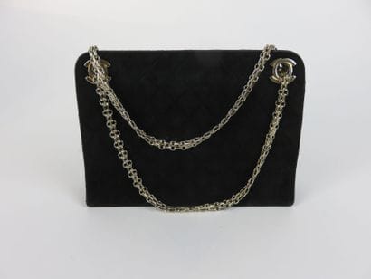 
CHANEL

Sac matelassé noir

19x26.5x9 c...