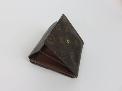 LOUIS VUITTON

Portefeuille, porte document,...