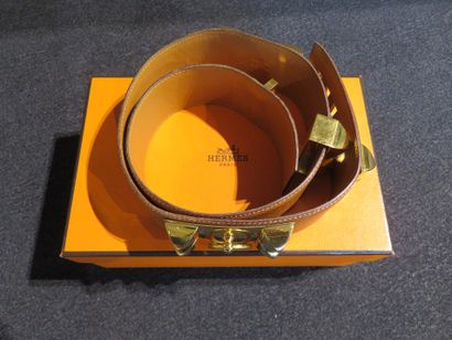 HERMES

Ceinture en cuir cognac à empiècements...
