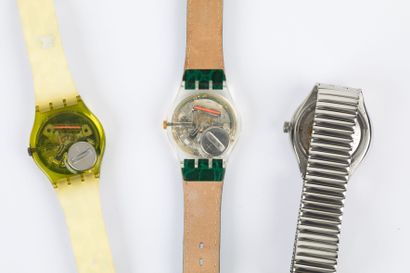 SWATCH 

Lot de trois montres, neuves de...