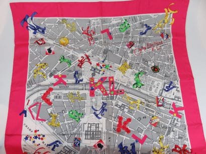 Karl LAGERFELD

Foulard en soie fuchsia à...