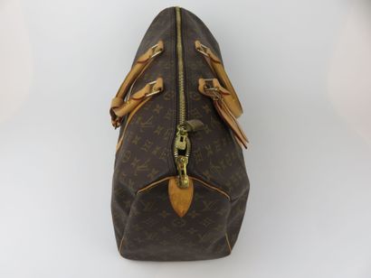 LOUIS VUITTON

Sac à main keepall monogramme...