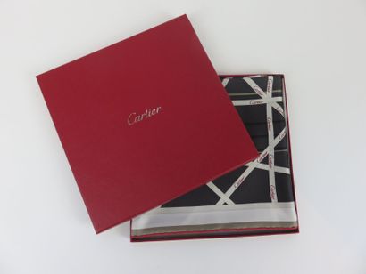 CARTIER

Foulard en soie gris à motif de...