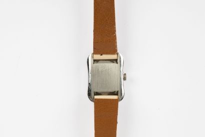 BULOVA 

Petite montre de dame en métal blanc,...