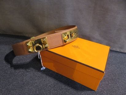 HERMES

Ceinture en cuir cognac à empiècements...