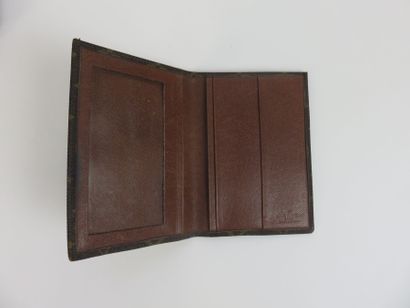 LOUIS VUITTON

Portefeuille, porte document,...