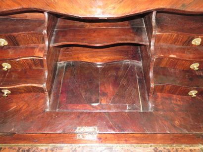 BUREAU DE PENTE en placage de palissandre...