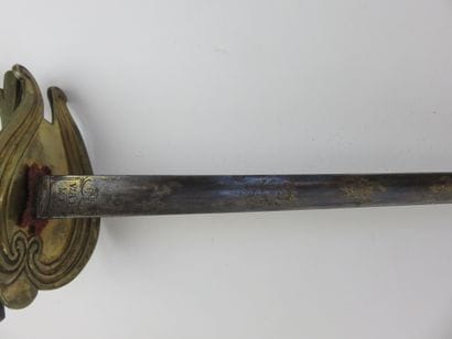 EPEE D'OFFICIER dite d’ niforme. Fusée filigranée...