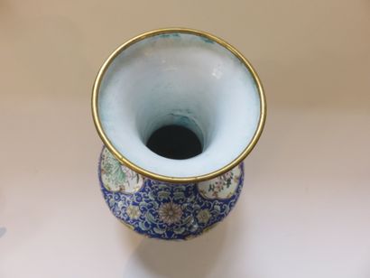 CHINE - XXe siècle

Vase balustre à panse...