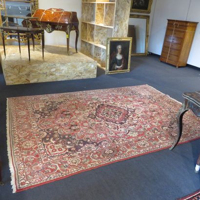TAPIS en laine

300 x 200 cm