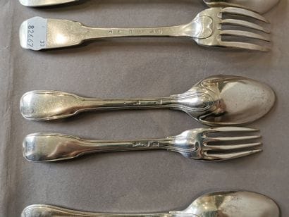 CINQ COUVERTS DE TABLE en argent. PARIS et...
