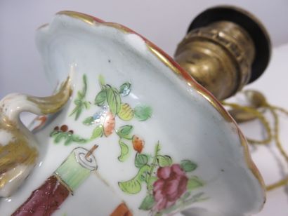 CHINE, Canton

Vase en porcelaine à décor...