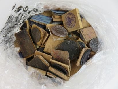 ENSEMBLE DE FAUX CACHETS fabriqués par Francis...