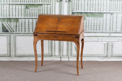 BUREAU DE PENTE en placage de palissandre....