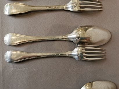CINQ COUVERTS DE TABLE en argent. PARIS et...
