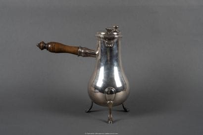 CHOCOLATIERE en argent. PARIS, Antoine DUTRY...