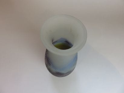 GALLE 

Magistral vase de forme japonisante...