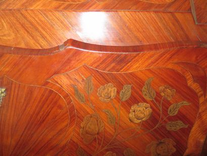 BUREAU DE PENTE en marqueterie de fleurs...