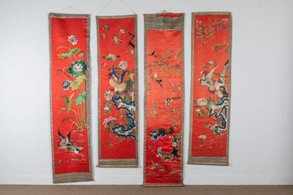 EXTREME-ORIENT

Suite de quatre broderies...