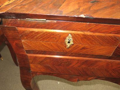 BUREAU DE PENTE en placage de palissandre...