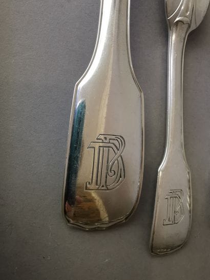 MENAGERE DE TABLE en argent de 78 pièces....