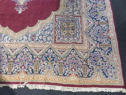 GRAND TAPIS d'Orient en laine points noués...