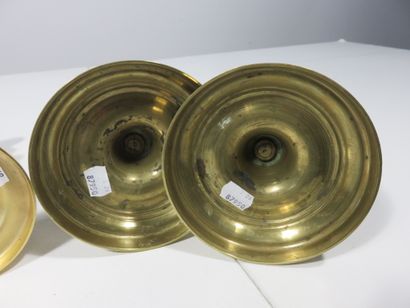 PAIRE DE BOUGEOIRS en bronze doré et ciselé,...