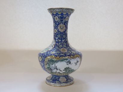 CHINE - XXe siècle

Vase balustre à panse...