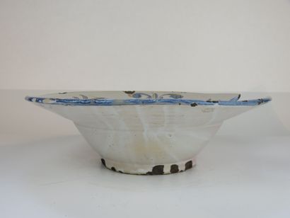 ESPAGNE, Talavera

Plat à barbe en faïence...