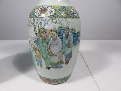 CHINE - XIXe siècle

Paire de vases en porcelaine...