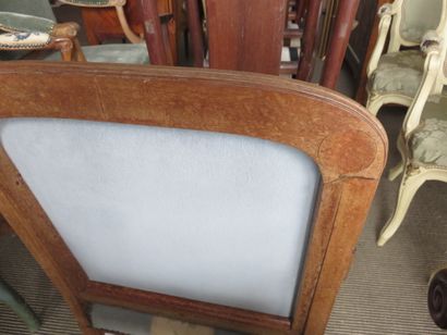 FAUTEUIL D'ENFANT en acajou massif, accotoirs...