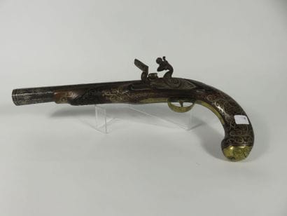 PISTOLET A SILEX MAROCAIN à platine à gauche.

Canon...