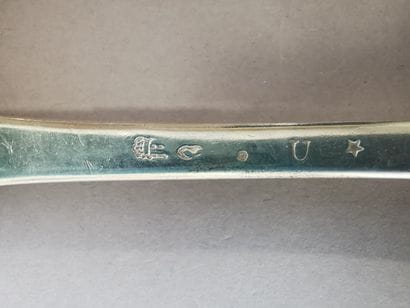 CINQ COUVERTS DE TABLE en argent. PARIS et...
