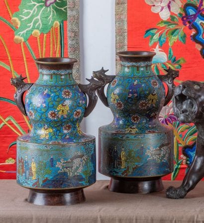 EXTREME ORIENT 

Paire de vases en bronze...