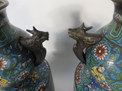 EXTREME ORIENT 

Paire de vases en bronze...
