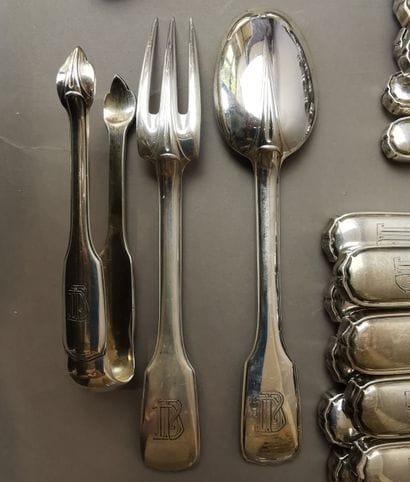 MENAGERE DE TABLE en argent de 78 pièces....